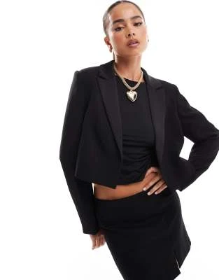 Miss Selfridge - Blazer de smoking court en satin - Noir | ASOS