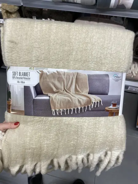 Plaide beige de chez Action