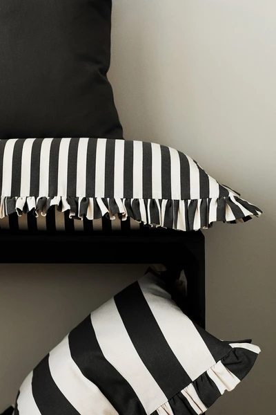 Housse de coussin volantée en coton