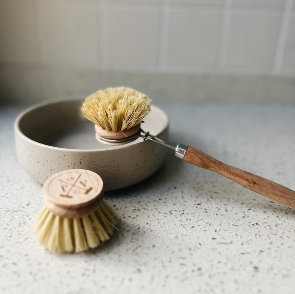 Brosse à vaisselle écologique en bois avec tête interchangeable