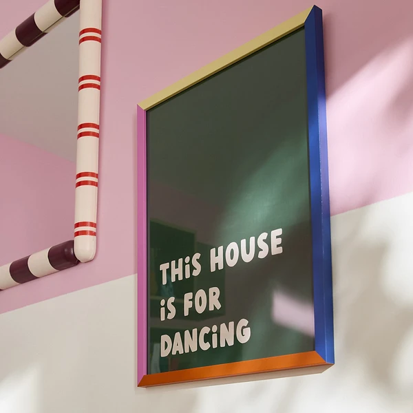 Toile encadrée Taxi Brousse - This house is for dancing - fond vert et cadre multicolore