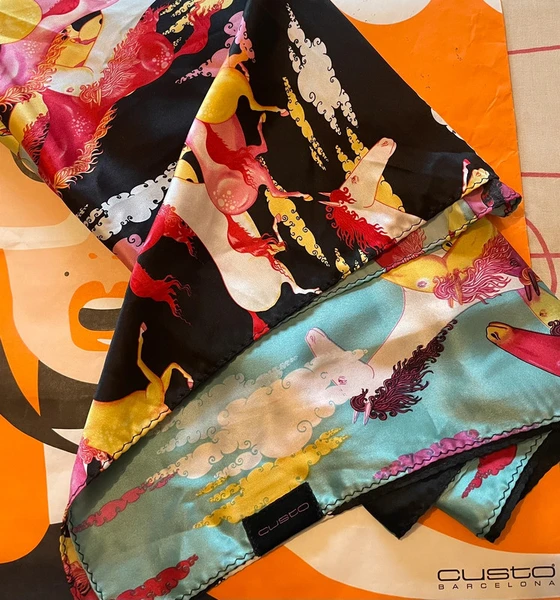 Foulard/ Echarpe 100% soie Custo Barcelona