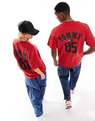 Tommy Jeans - Remastered 1985 - T-shirt unisexe à logo - Rouge