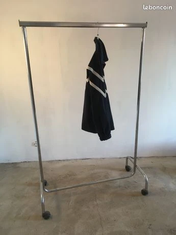 Portant vêtements