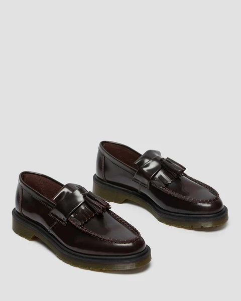 Mocassins Adrian en cuir Arcadia à pampilles en Rouge Cherry Red | Dr. Martens