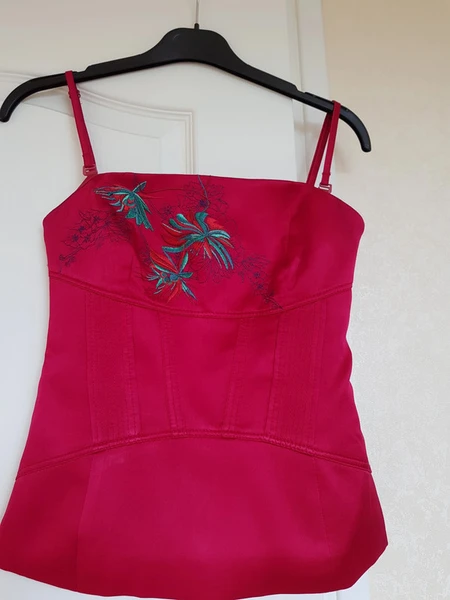 Magnifique bustier en soie rouge