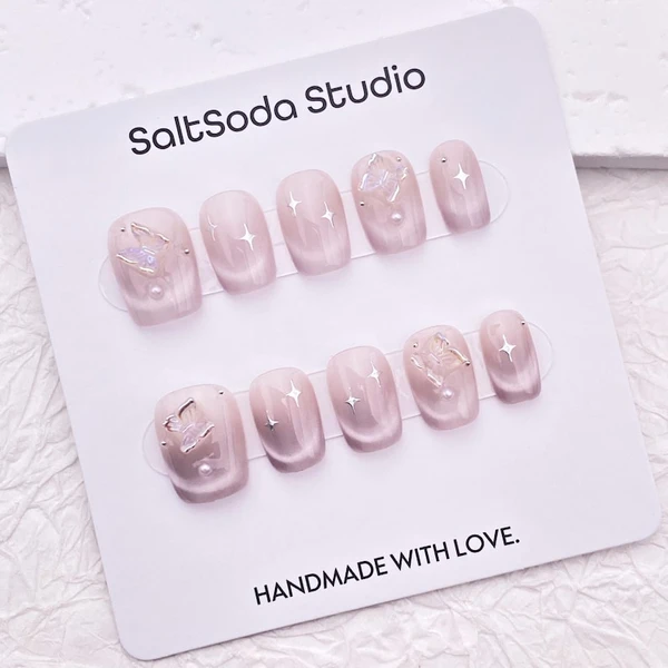 Ongles à presser oeil de chat rose clair : pointe française scintillante, motif papillon étoilé