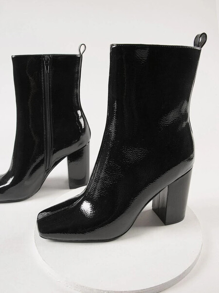 Bottes zippées en similicuir vernis