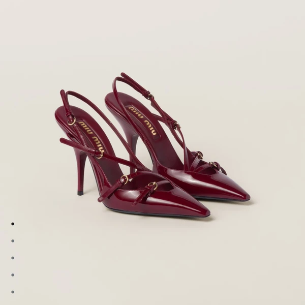 Sandales à bride arrière et boucles en cuir verni