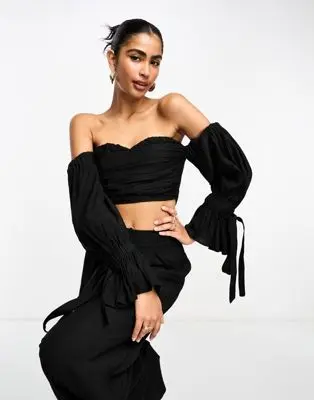 ASOS DESIGN - Top d'ensemble plissé à épaules dénudées - Noir | ASOS