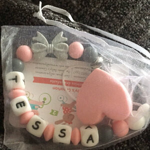 Girl custom nipple tie. Il est necessaire de les appeler pour qu'ils puissent mettre le prénom en entier