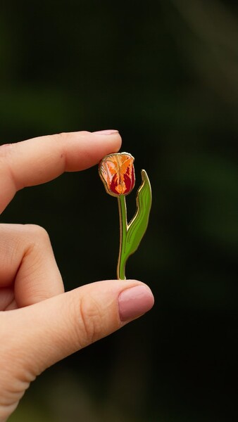Épingle en émail de tulipe orange, cadeau de tulipe orange, épinglette d’amoureux des fleurs, badge de tulipe orange, épingle à broche de tulipe orange, accessoire botanique