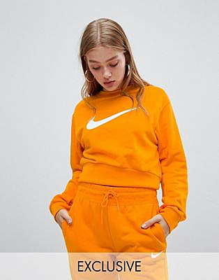 Nike - Sweat-shirt court avec grand logo virgule en exclusivité ASOS - Orange | ASOS