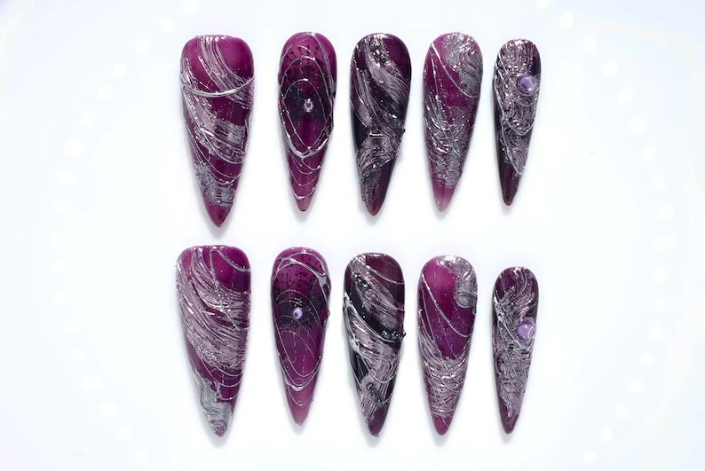 Presse personnalisée faite main sur les ongles | Design métallique argenté violet | Ongles longs stylets | Art cosmique scintillant galaxie | Ongles