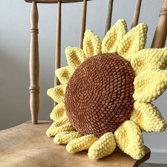 Coussin tournesols en crocher avec du fille chenille 🐛 