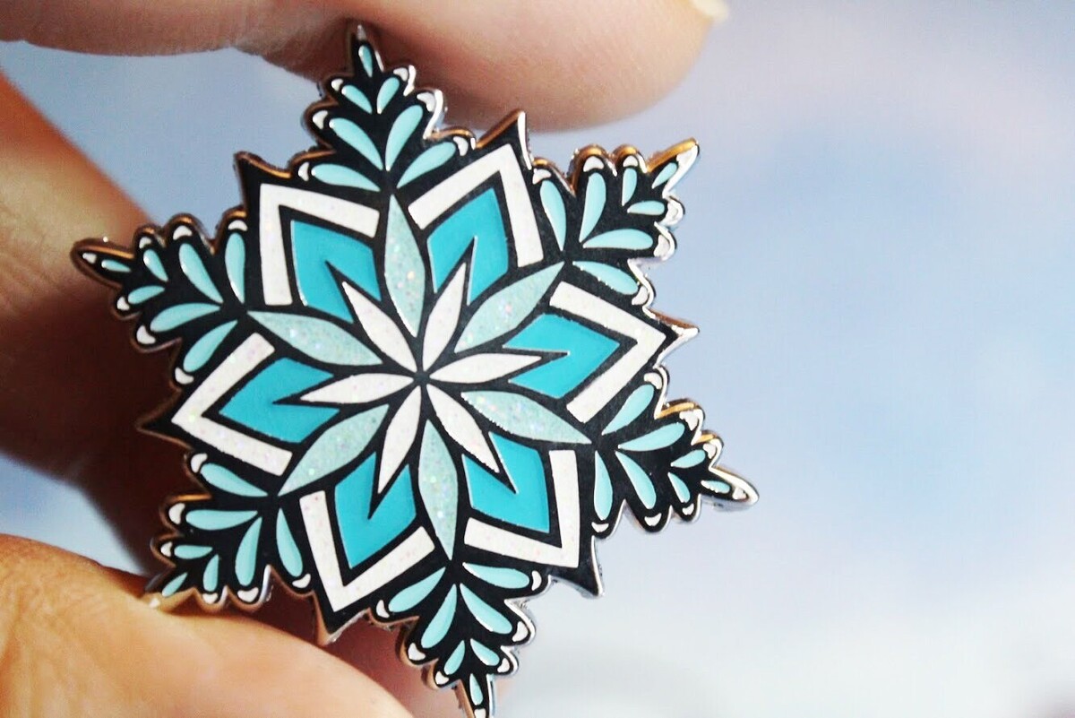 Snow Queen Fantasy Pin (DÉFECTUEUX)