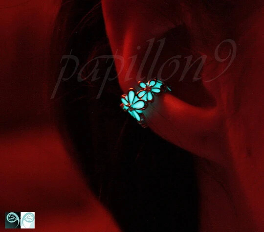 2 EAR CLIPS GLOW IN THE DARK / SILVER COLOR EAR CLIPS / 2 DAISY EAR CLIPS /