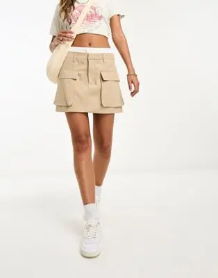 Bershka - Mini-jupe cargo ajustée avec taille façon boxer - Fauve