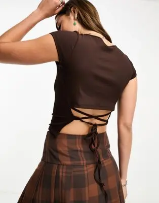 Cotton:On - Crop top dos nu avec liens - Marron foncé