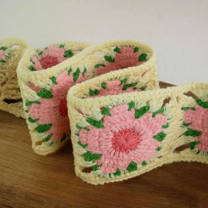 Galon crochet fleurs roses 60 mm coton