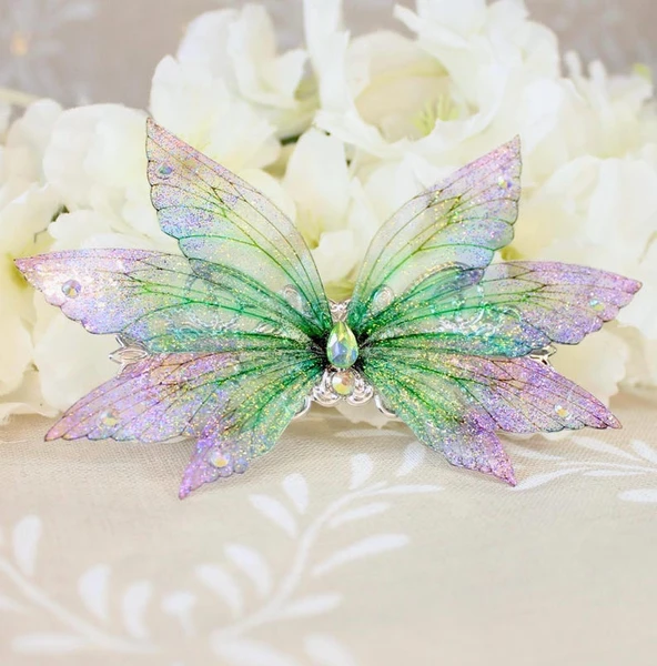 Broche pour vêtements féerique, vert pâle et parme, ailes de fée, fantastique