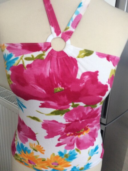 Haut dos nu blanc motifs fleurs Fushia anis turquoise TM Naf Naf 18 euros