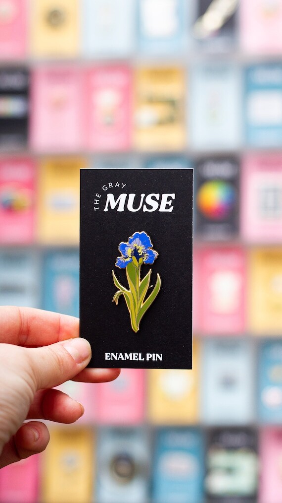 PRÉCOMMANDE Iris Émail Pin, Floral Pin, Flower Pin, Plant Pin, Botanical Art, Cadeau unique, Cadeau d’amitié, Cadeau pour elle, Broche Pin