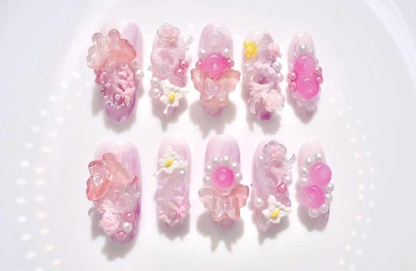 Presse papillon rose sur les ongles | Conception florale de jardin féerique de perle | Faux ongles 3D faits main | Décoration d'ongles princesse