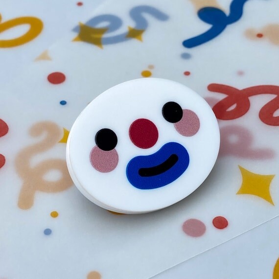 Épingle en acrylique faite à la main Clowncore