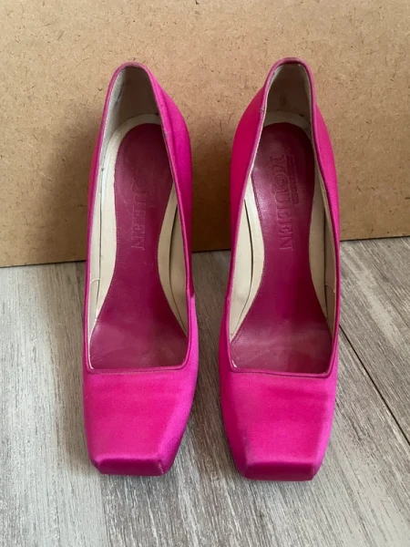 Escarpins Mc Queen en satin