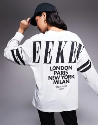 Weekend Collective - T-shirt oversize à manches longues avec logo superposé au dos - Blanc