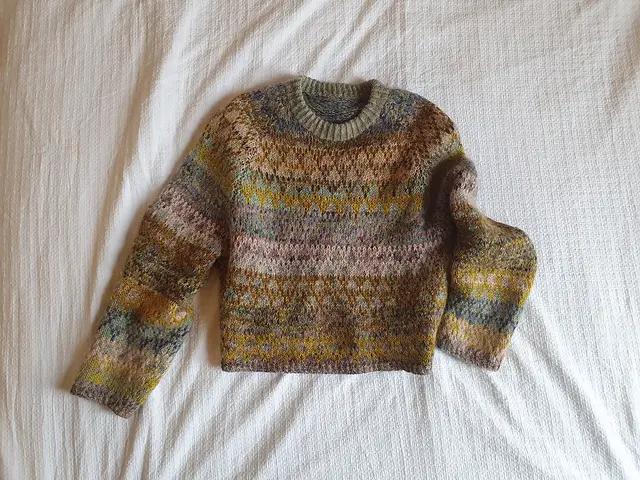Spot Sweater pattern by Anne Ventzel