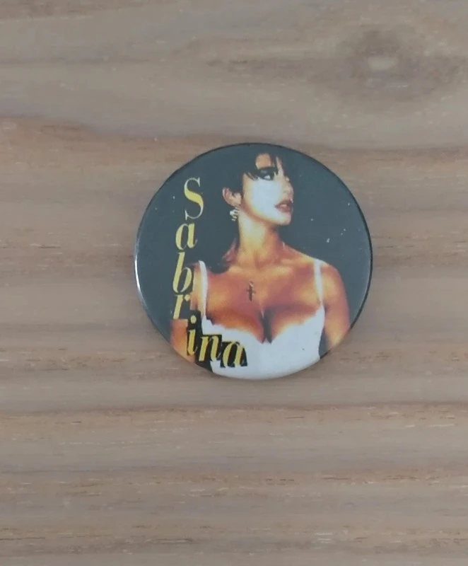 Authentique badge de collection Sabrina
