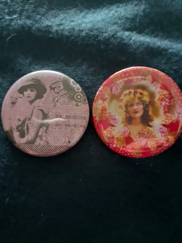 Lot 2 badges style vintage