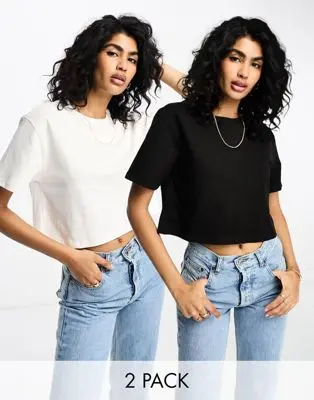 Stradivarius - Premium - Lot de 2 t-shirts - Noir et blanc