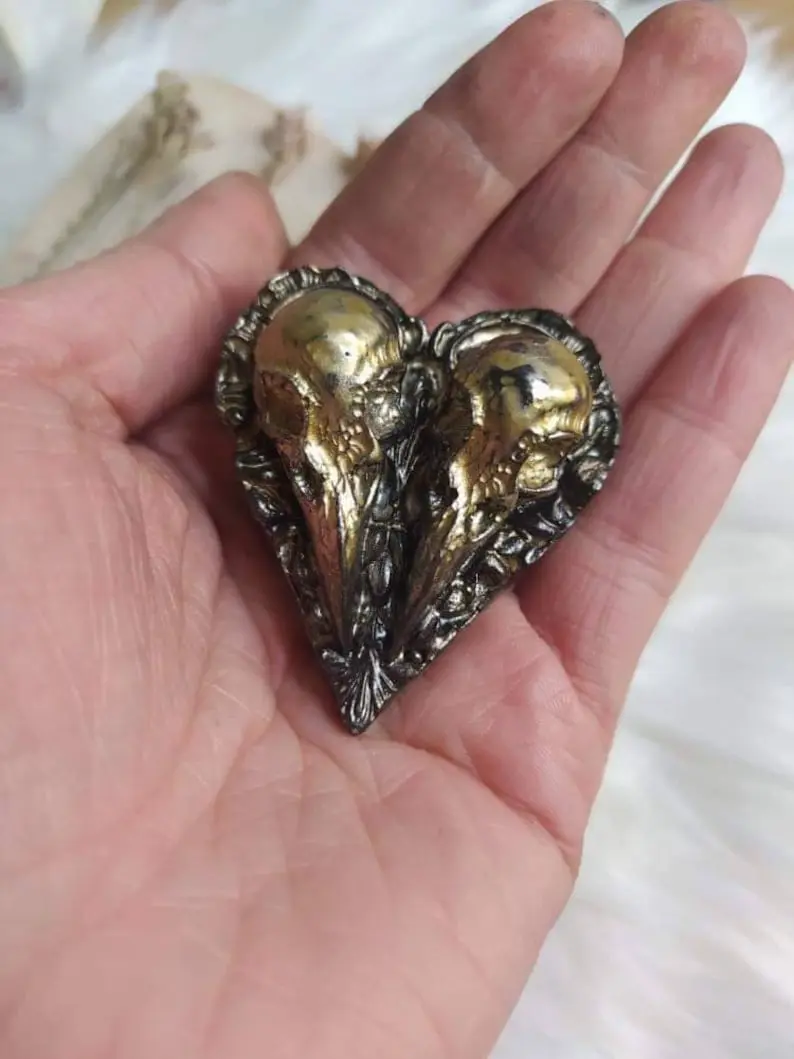 Gothic wall decoration taxidermy skull crow stuffed table wedding ex voto wicca cabinet curiosities halloween ex-voto sacred heart