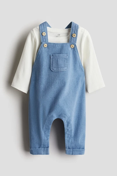 Ensemble 2 pièces avec salopette et body