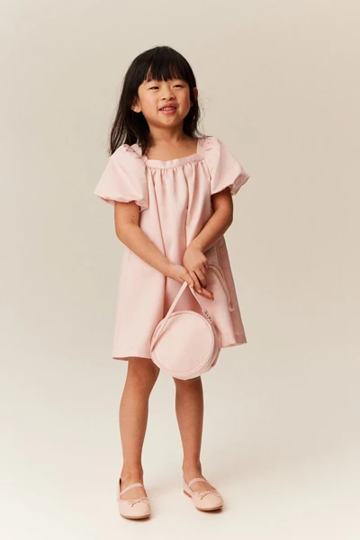 Robe en satin avec manches ballon