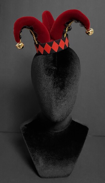 Mini Circus Velvet and Diamonds Jester Hat ~ 7+ couleurs disponibles!