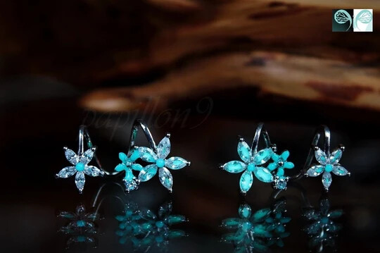 FLOWERS EARRINGS GLOW IN THE DARK