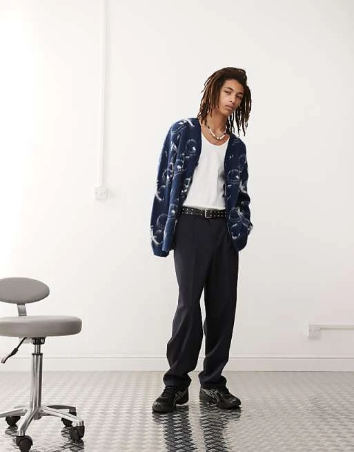 COLLUSION - Gilet oversize en maille duveteuse avec logos - Bleu