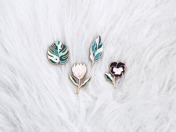 Lot 4 pin&#39;s émaillés végétaux : monstera + calathea + fleur pensée + fleur fleur protéa - set pins - cadeau femme