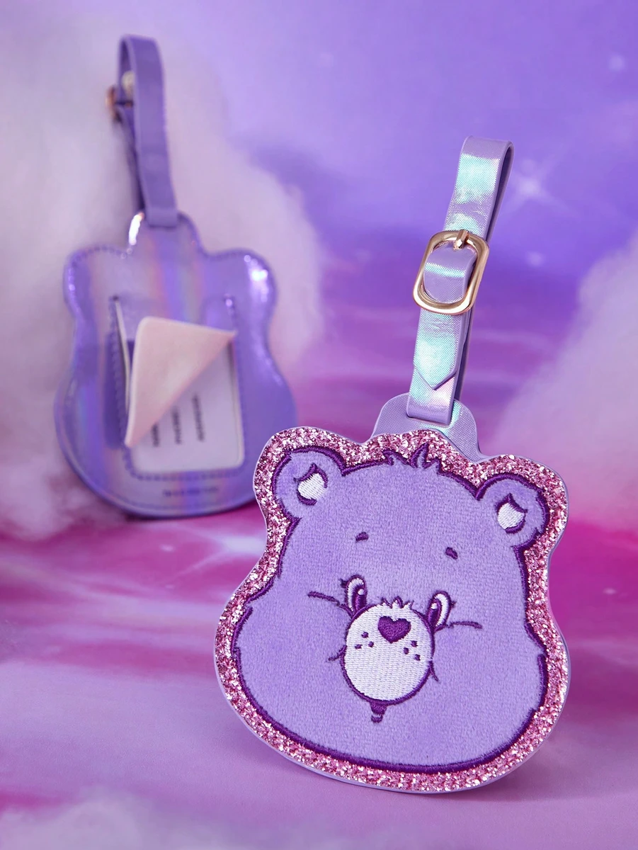 SHEIN X Care Bears 1 pièce Étiquette de bagage avec motif d'ours brodé en PU brillant. Vous pouvez y écrire des informations personnelles, avec un cache pour protéger votre vie privée. Peut être accroché aux valises, aux sacs de voyage. Convient aux femmes, aux filles, aux adolescentes. Ourson à partager, Amitié