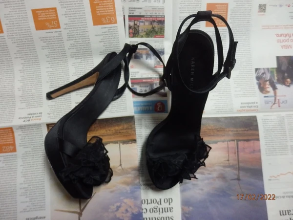Sandálias de Plataforma com Solas em Couro, Karen Millen.
