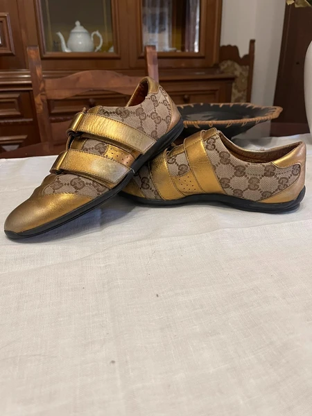 Sneaker Gucci monogram colore oro