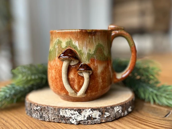 Tasse en céramique faite main avec des champignons, 10 fl oz / 300 ml, petite tasse 3D en céramique, tasses à café et à thé, tasse en poterie de forêt de champignons, tasse en grès
