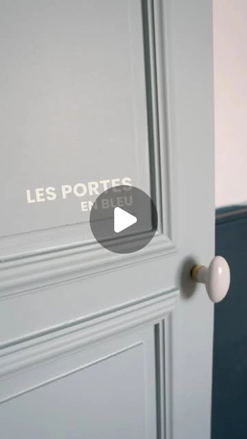🏠 Anaïs Réno | Travaux et DIY on Instagram: "Pour apporter du cachet aux portes du couloir j’ai choisi de les peindre en bleuuu et j’aime trop 💙🩵Peinture : Pepper Mint de chez Blime en finition Laque**Peinture offerte avec amour 🫶🏻#deco #pourtoi #avantaprès #reno #peinture #now"
