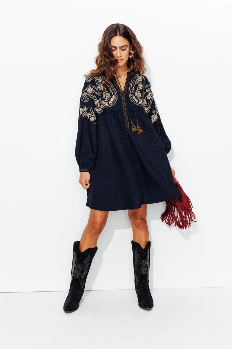 Robe évasée brodée Femme