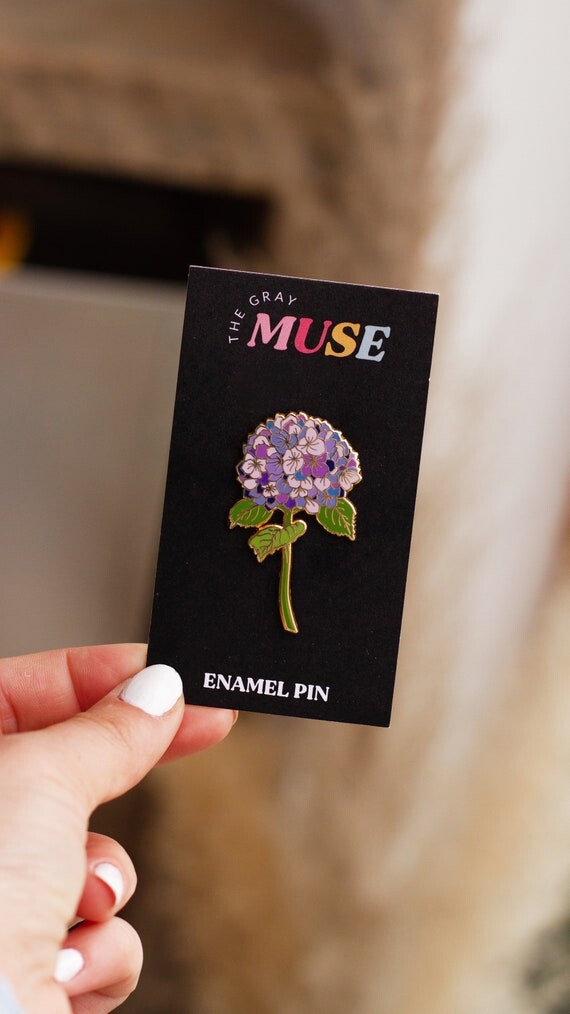 PRÉCOMMANDE Hydrangea Enamel Pin, Floral Pin, Flower Pin, Plant Pin, Botanical Art, Cadeau unique, Cadeau d’amitié, Cadeaux pour elle, Broche Pin