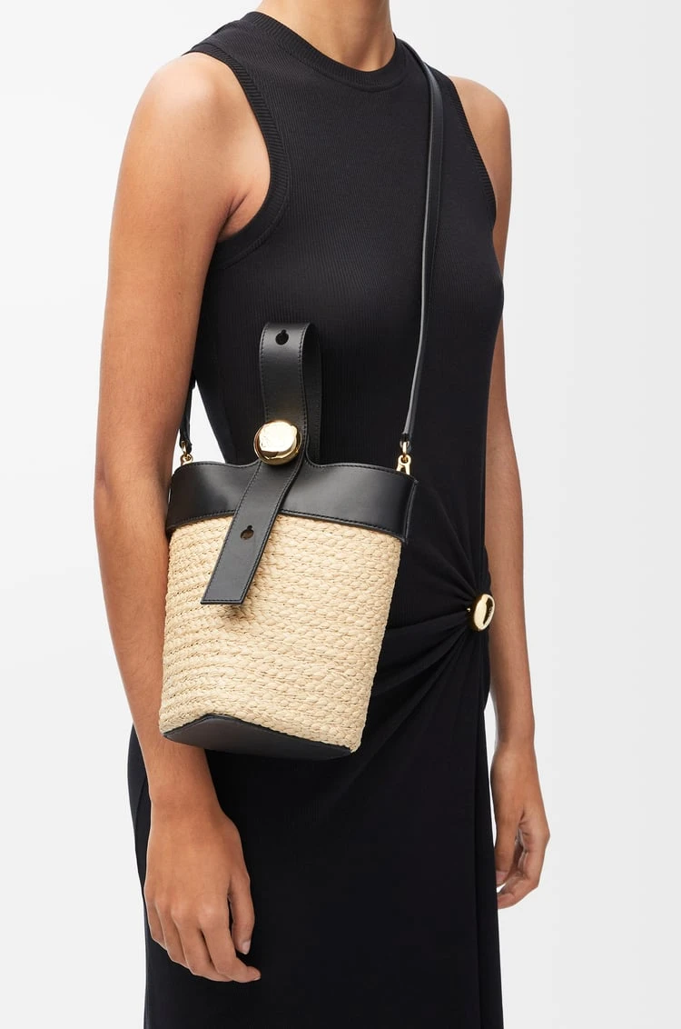 Mini Pebble Bucket en raphia et cuir de veau Beige - LOEWE